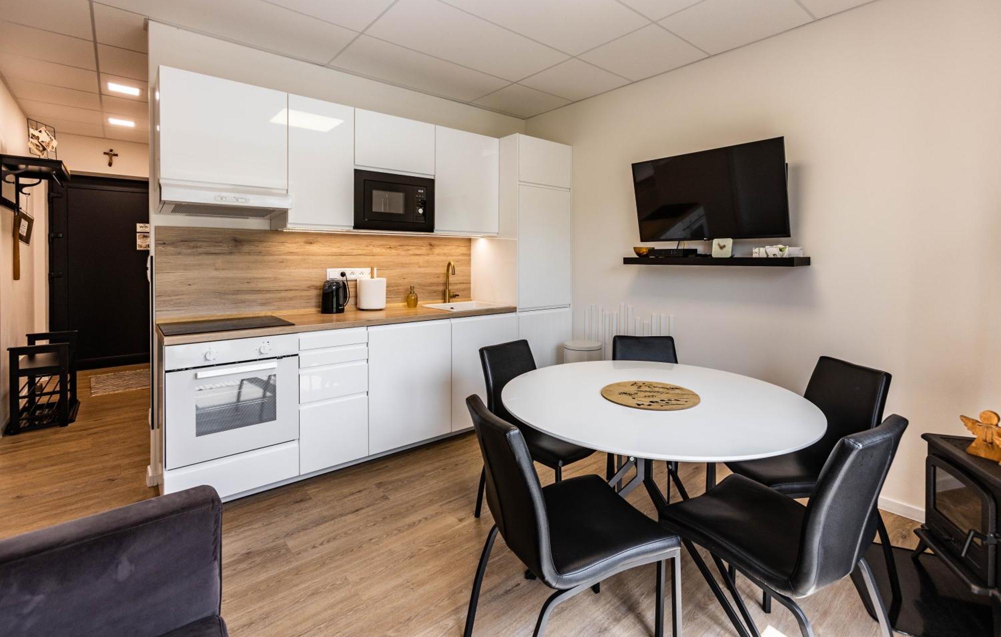 Sunny Apartment With Free Parking Zvolen Buitenkant foto