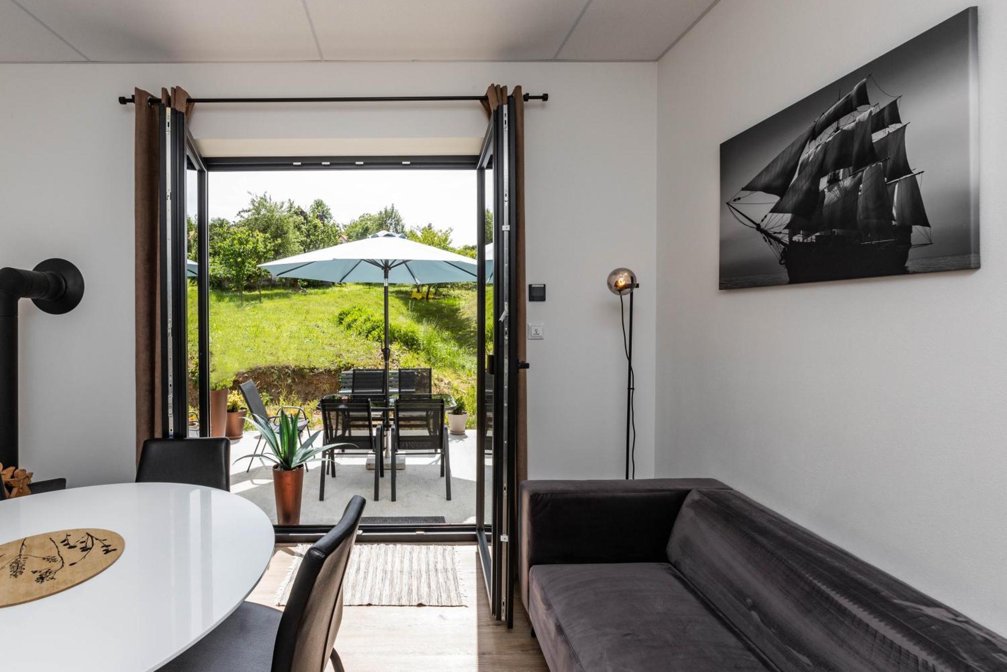 Sunny Apartment With Free Parking Zvolen Buitenkant foto
