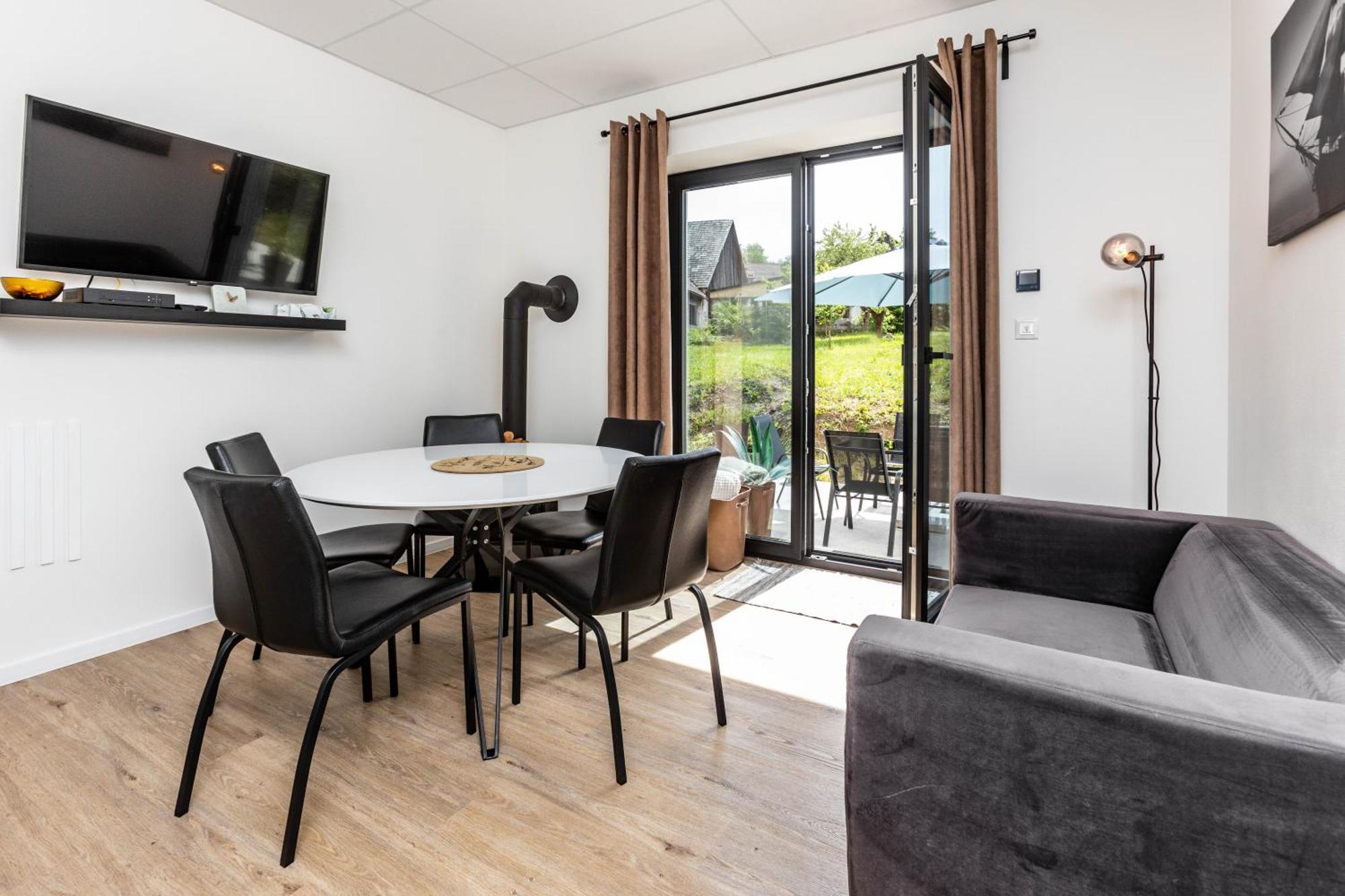 Sunny Apartment With Free Parking Zvolen Buitenkant foto