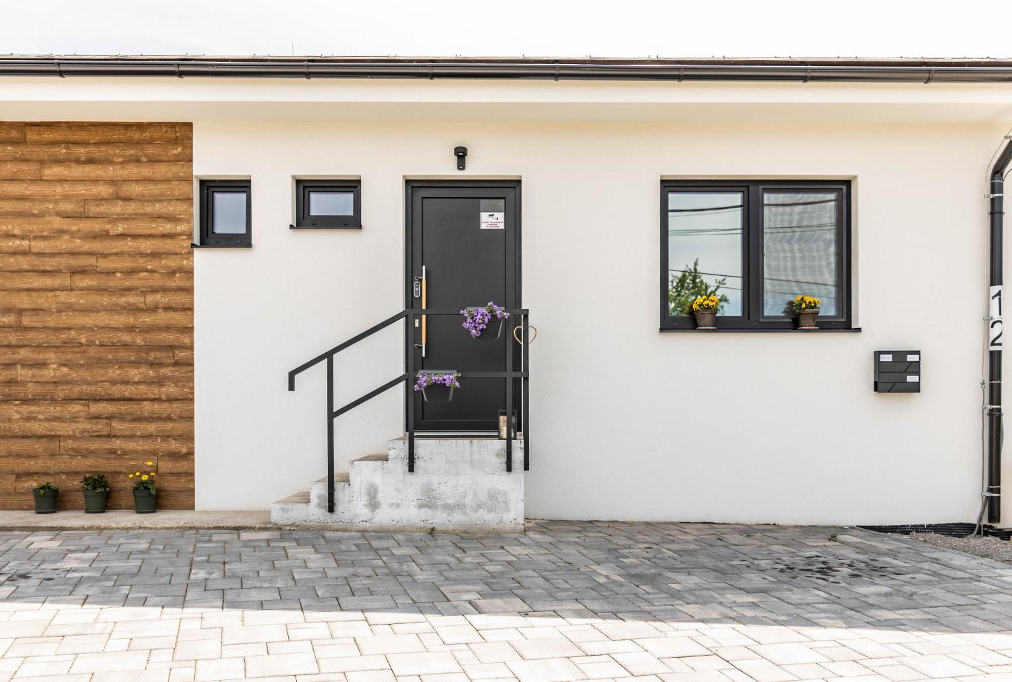 Sunny Apartment With Free Parking Zvolen Buitenkant foto